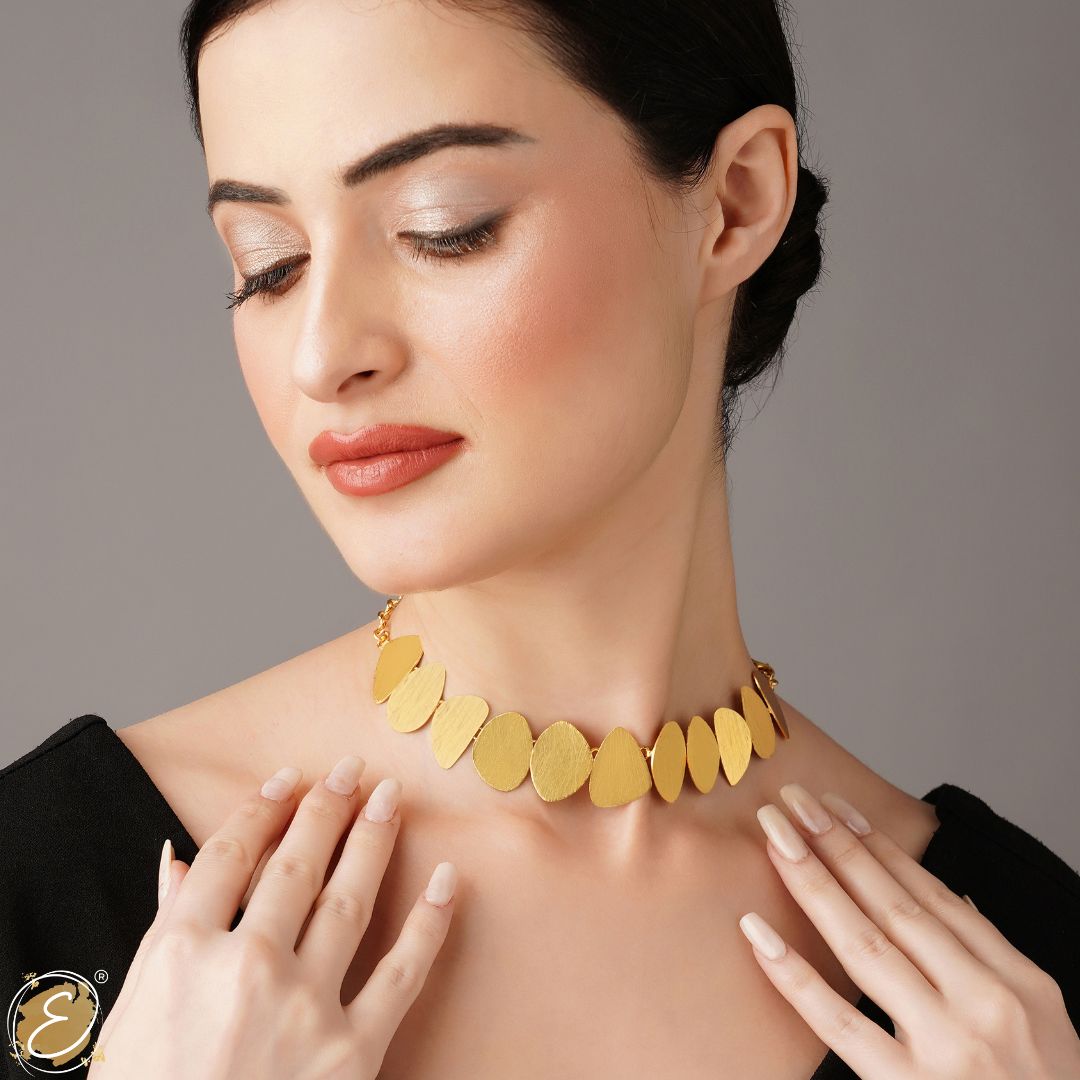 unique design dipped in gold choker necklace