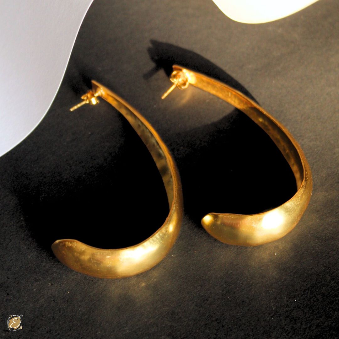 Drop-shaped gold statement hoop earring – Dew by The Ethereal Store, handcrafted curves in 18k gold-plated brass inspired by morning dew