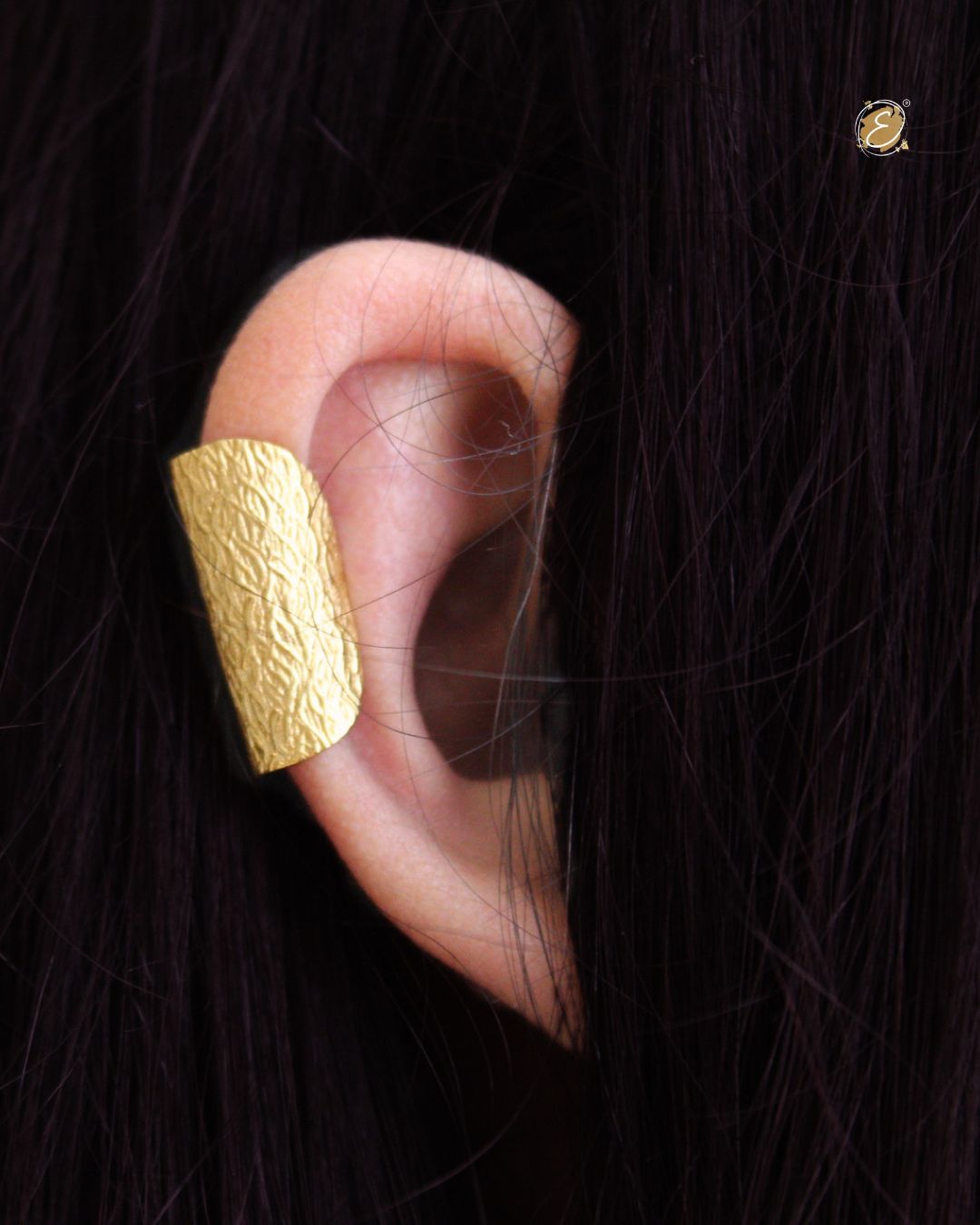 Dhaara Textured Cuff Gold