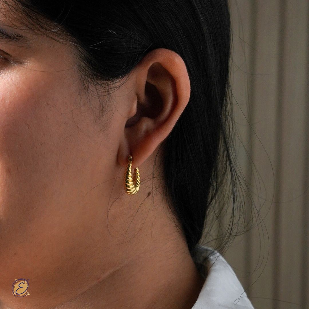 gold earrings 