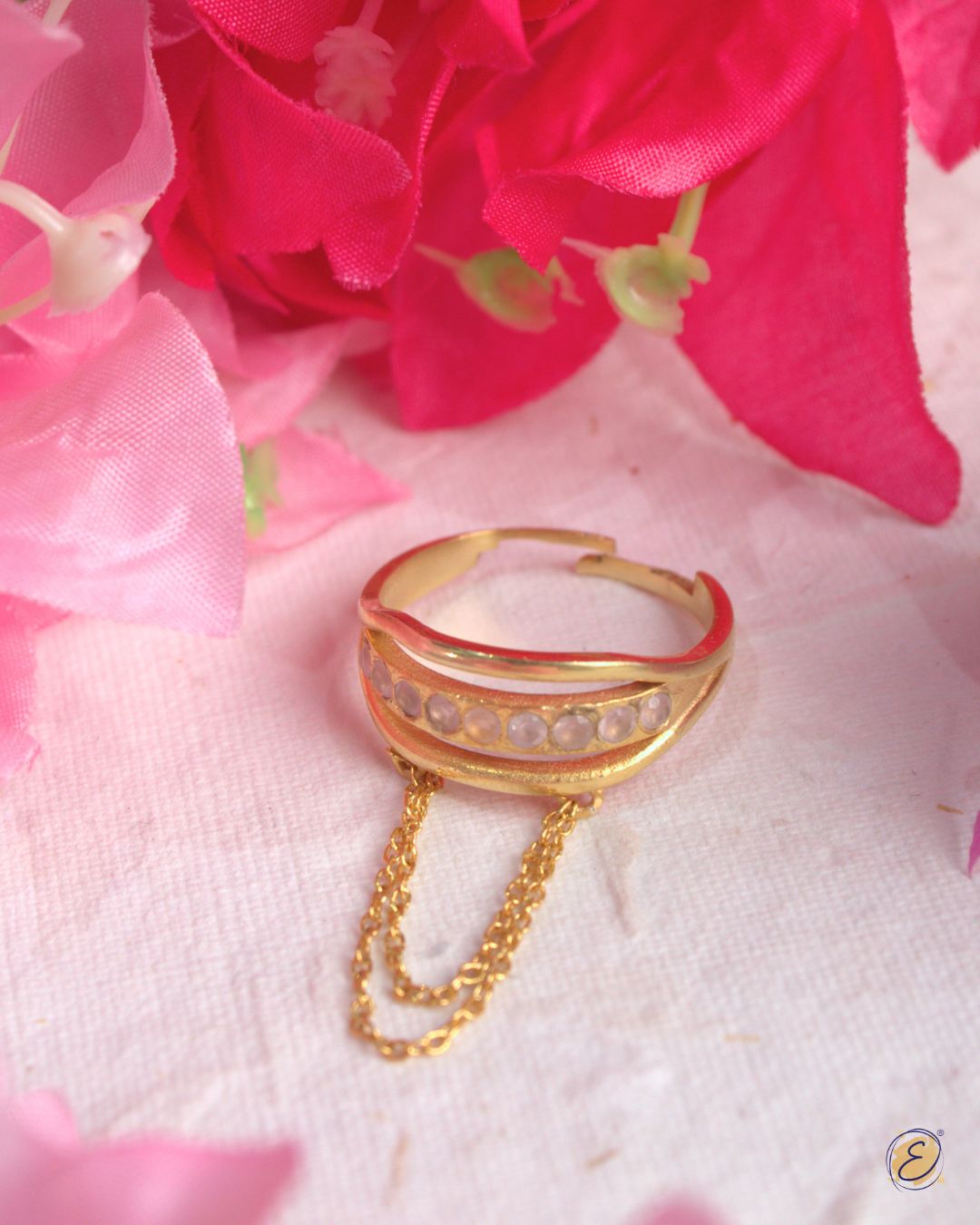 Hand model wearing Kira Chain Ring with swaying chain accents