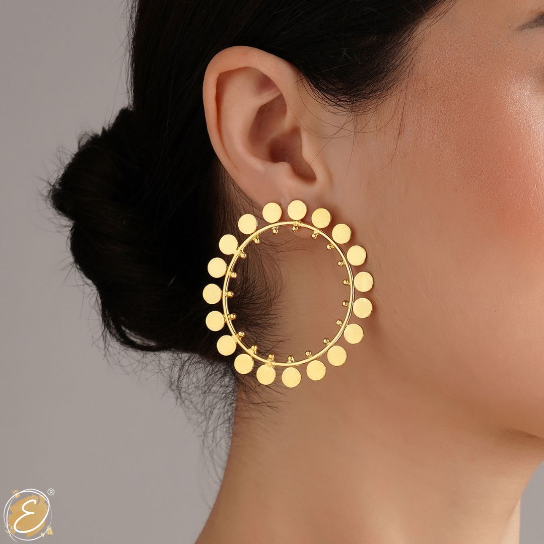 Circular golden earrings