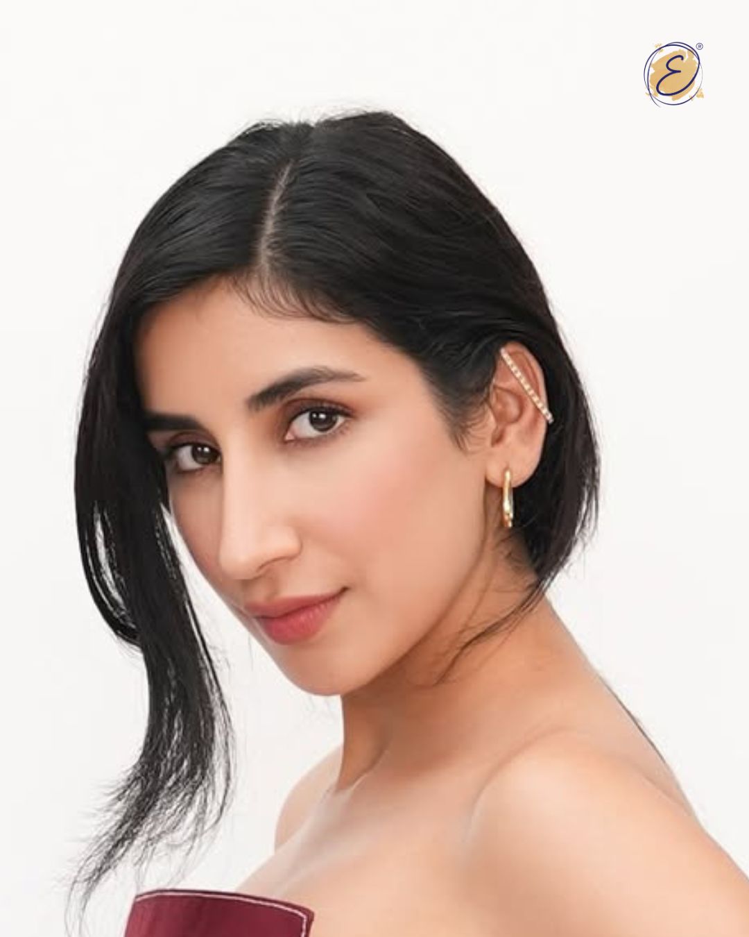 Parul Gulati of Nish Hair wearing Amara Glitter box earcuff from the ethereal store while receiving 40 under 40 trailblazer award