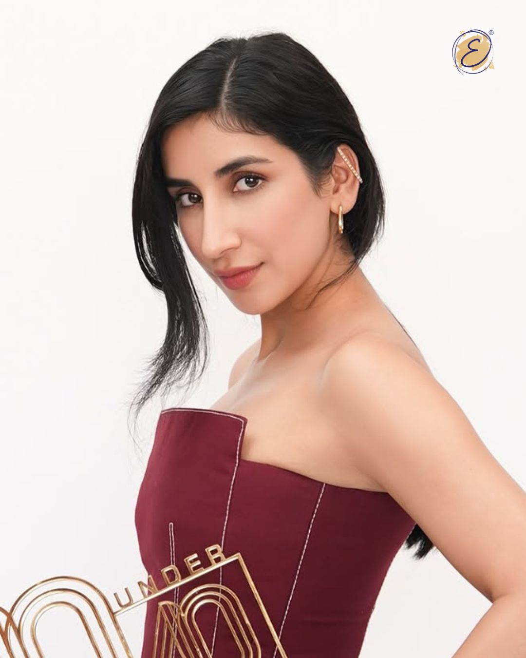 Parul Gulati of Nish Hair wearing Amara Glitter box earcuff from the ethereal store while receiving 40 under 40 trailblazer award