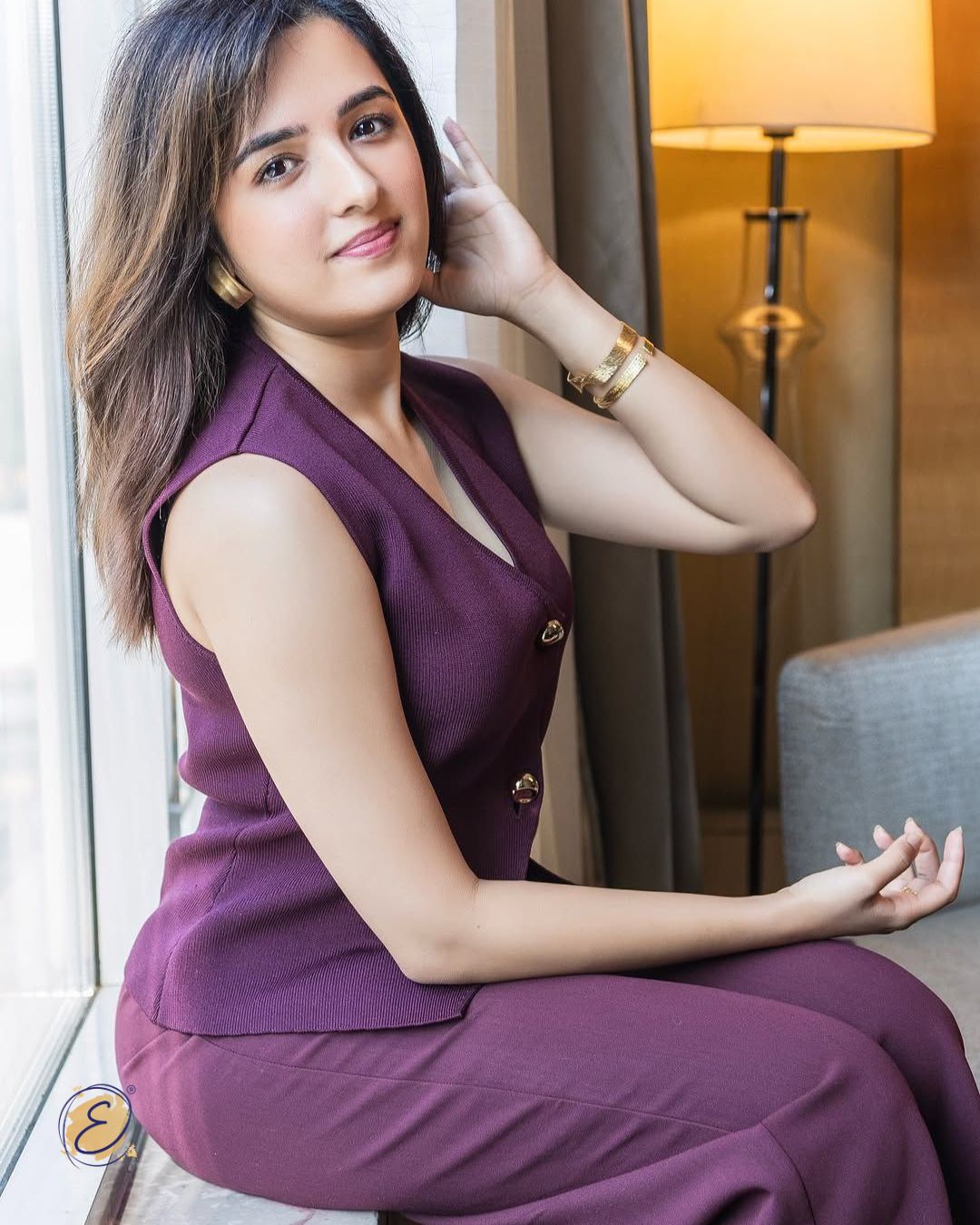 Singer Shirley Setia spotted in gold rectangle studs and gold arm cuffs