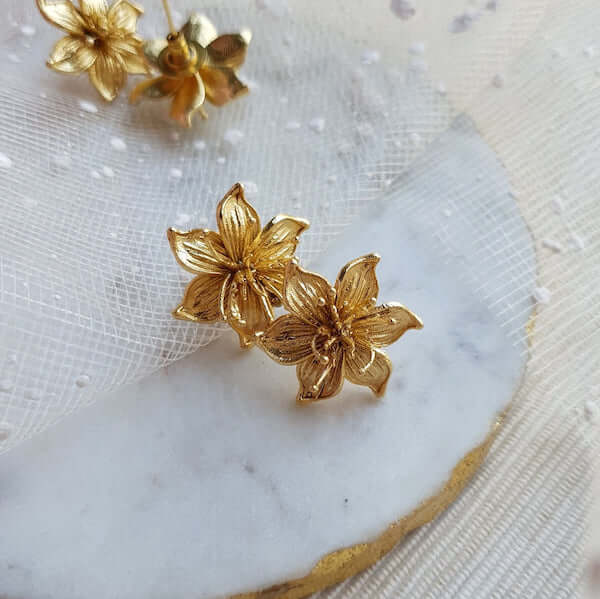 flower stud earrings